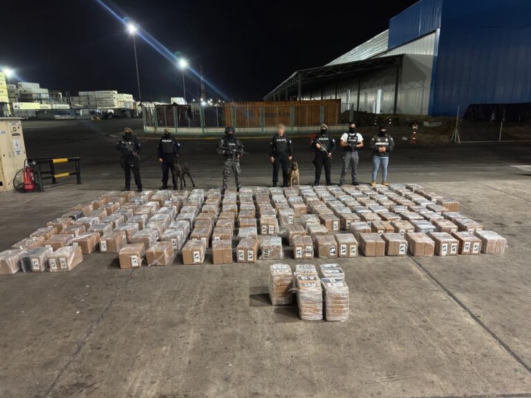 INCAUTAMOS APROXIMADAMENTE 2,5 TONELADAS DE COCAÍNA QUE PRETENDÍAN SER ENVIADAS A EUROPA DESDE PUERTO BOLÍVAR