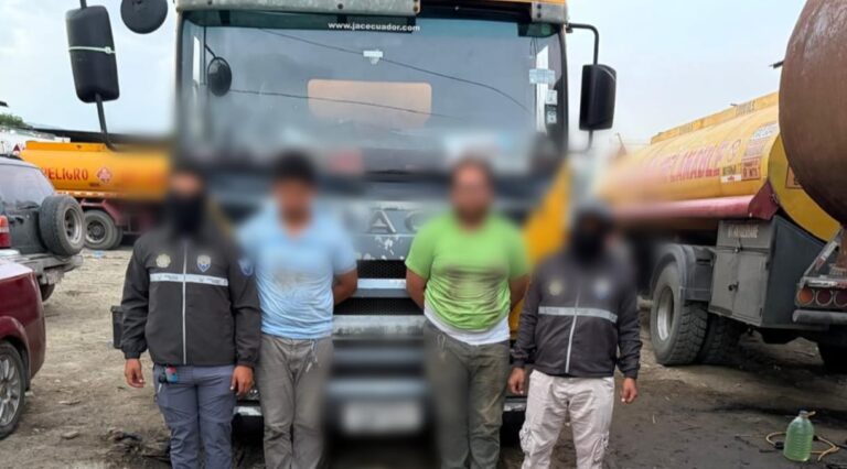 Policía incauta tanquero con 3.900 galones de combustible en Pascuales