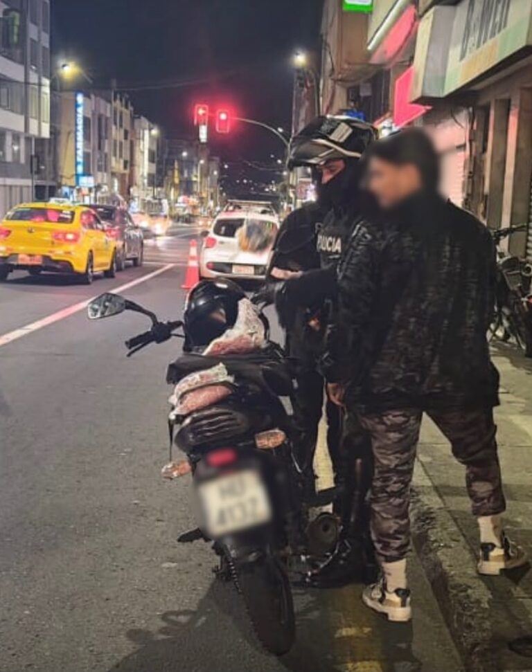 Operativo policial permitió retener una motocicleta e indicios vinculados al delito de usura en Ambato