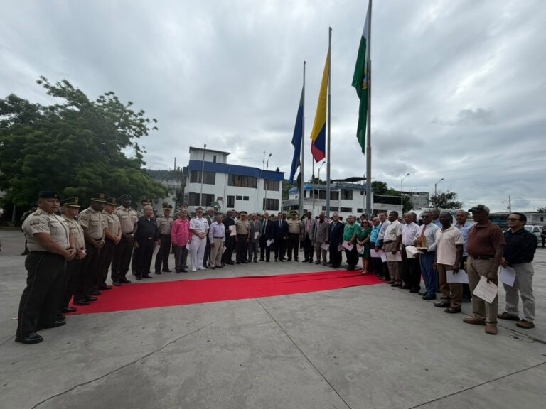 Servidores policiales en servicio pasivo fueron homenajeados y reconocidos en Esmeraldas