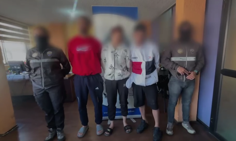 Policía capturó a presunto involucrado en asesinado y desarticuló banda dedicada al microtráfico y porte de armas de fuego en Riobamba