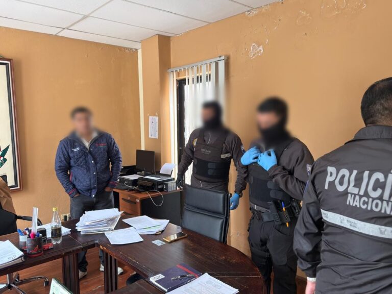 Policía Nacional ejecutó la operación «Templo del Sol» y detiene al alcalde de El Tambo y otras dos personas por presunto peculado
