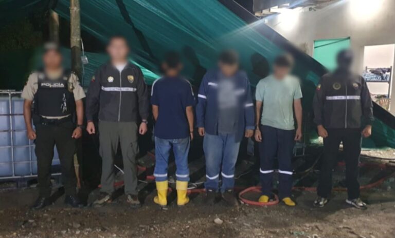 Policía Nacional neutraliza centro de acopio clandestino de combustible e incauta aproximadamente 5.500 galones de CLDH en Sucumbíos