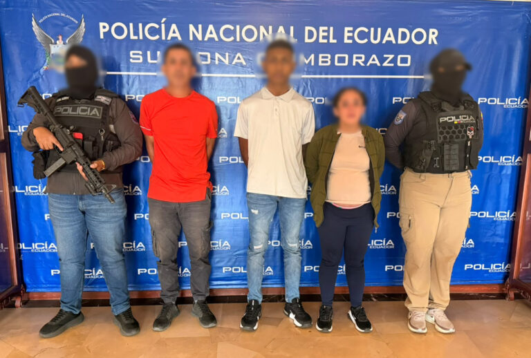 Policía Nacional aprehende a 03 personas por tenencia de arma de fuego y municiones en Riobamba