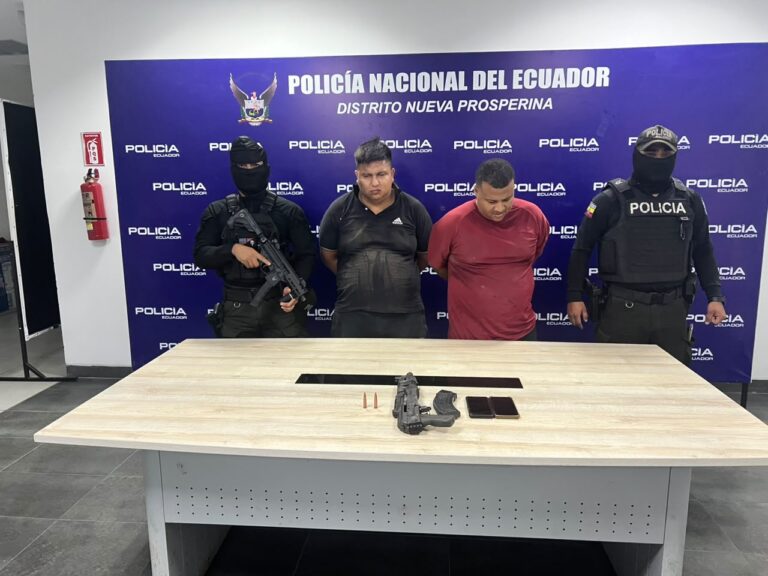 POLICÍA INTERCEPTA VEHÍCULO Y APREHENDE A DOS PERSONAS EN NUEVA PROSPERINA