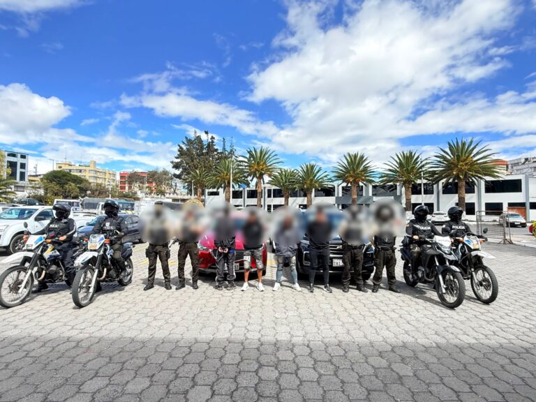 Policía desarticula grupo delictivo armado dedicado al robo de vehículos en Ambato