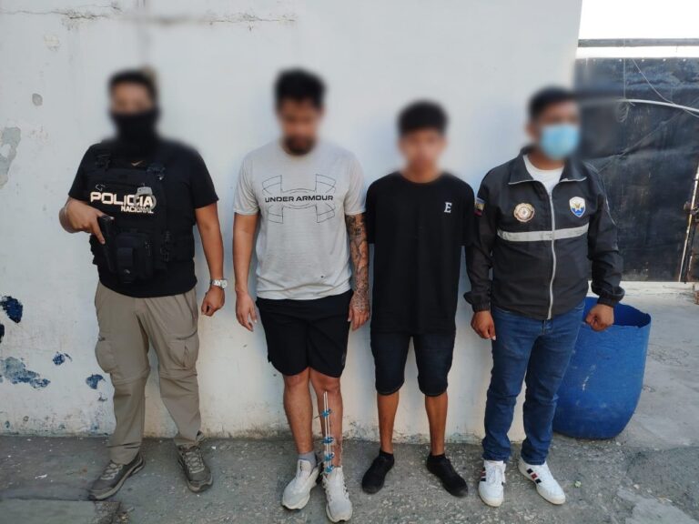 Policía Nacional aprehende a dos presuntos integrantes de un GDO implicados en el asesinato en el cantón Salinas
