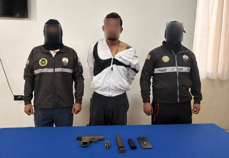 Aprehendimos a alias “Nigga King”, presunto integrante del grupo delictivo “Los Lobos”, en poder de un arma de fuego y cartuchos
