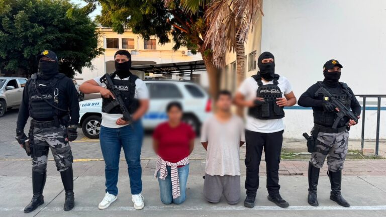 La Policía Nacional aprehende a dos personas presuntamente implicadas en delito de extorsión en Manabí