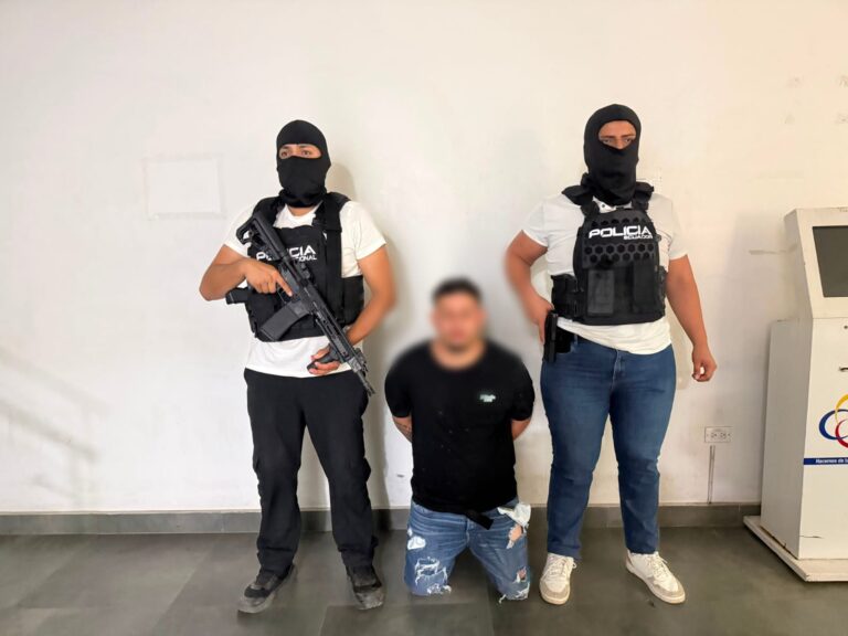 Policía aprehende en Jipijapa a un sujeto relacionado presuntamente con grupo delictivo