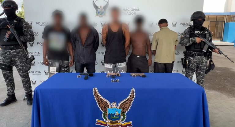 Cinco aprehendidos por presunta vinculación con un grupo delictivo organizado en Esmeraldas