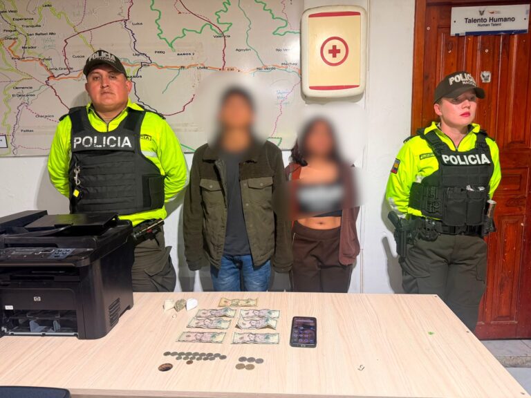 Policía aprehende a dos sujetos presuntos involucrados en el delito de microtráfico en Baños de Agua Santa