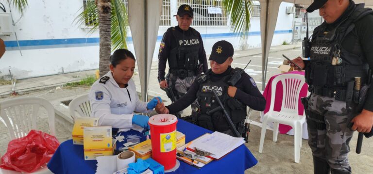 En Manta se desarrolla la feria de salud “Un espacio de bienestar” para la familia policial