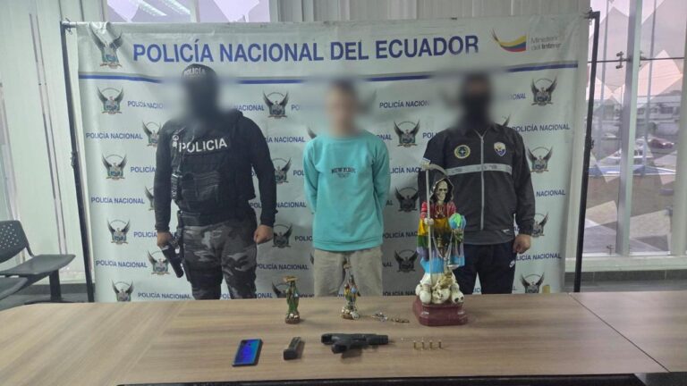 Aprehendimos a alias “Euclides”, presunto vinculado a “Los Lobos”, e incautamos un arma de fuego en Quevedo
