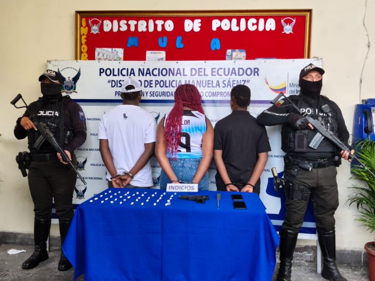 Intervención policial en Quito deja un aprehendido, dos adolescentes aislados, un arma de fuego y droga incautada