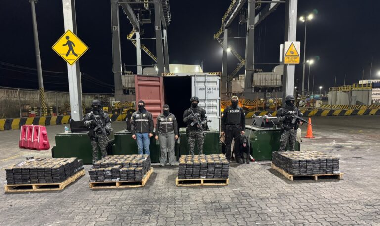 Policía Nacional incauta más de 923 kilos de cocaína ocultos en maquinaria con destino a México
