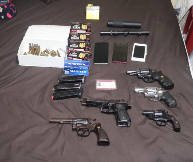 POLICÍA NACIONAL APREHENDE A UN CIUDADANO Y DECOMISA ARMAS Y MUNICIONES EN PORTOVIEJO