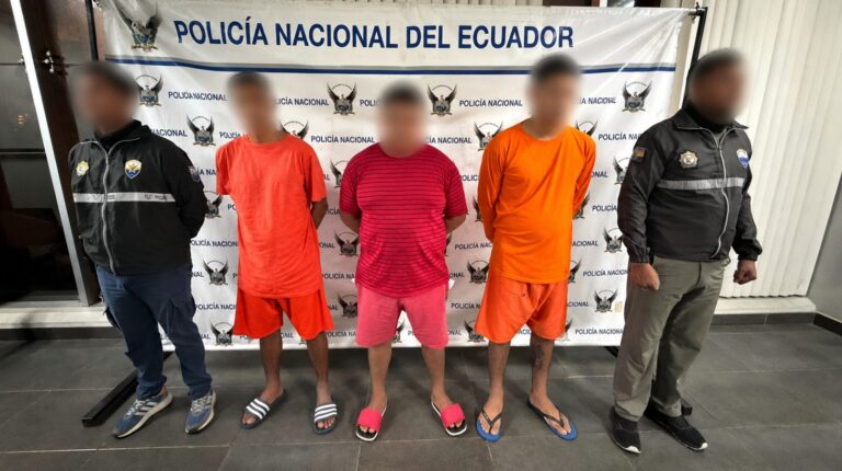 Policía Nacional aprehende a tres presuntos integrantes de “Los Choneros” vinculados a delitos en ejes viales
