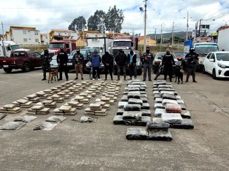 Golpe al tráfico de drogas: cinco aprehendidos y 400 kilos de marihuana incautados en Carchi