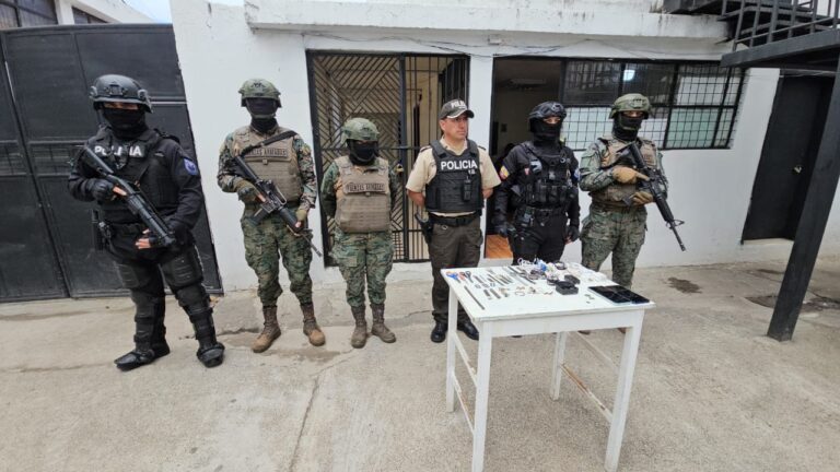 Operativo de control en el CPL Tungurahua permitió retirar objetos prohibidos