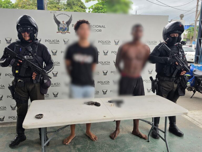 Aprehendimos a dos presuntos integrantes de “Los Águilas” vinculados a varios delitos en Esmeraldas