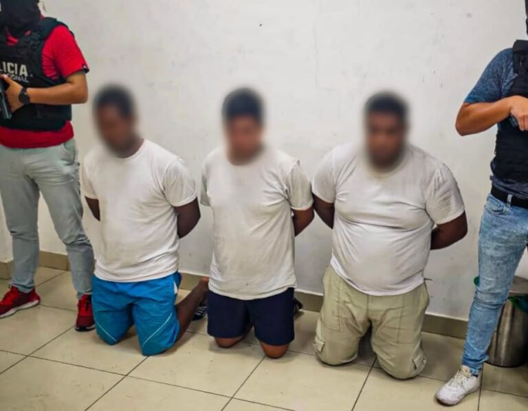 Tres aprehendidos por su presunta participación en un hecho de extorsión investigado en Esmeraldas