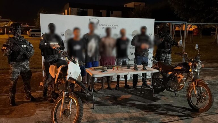 Cuatro presuntos integrantes de “Los Lobos – Chukys” fueron aprehendidos por su presunta vinculación con un caso de sicariato en Quinindé, Esmeraldas