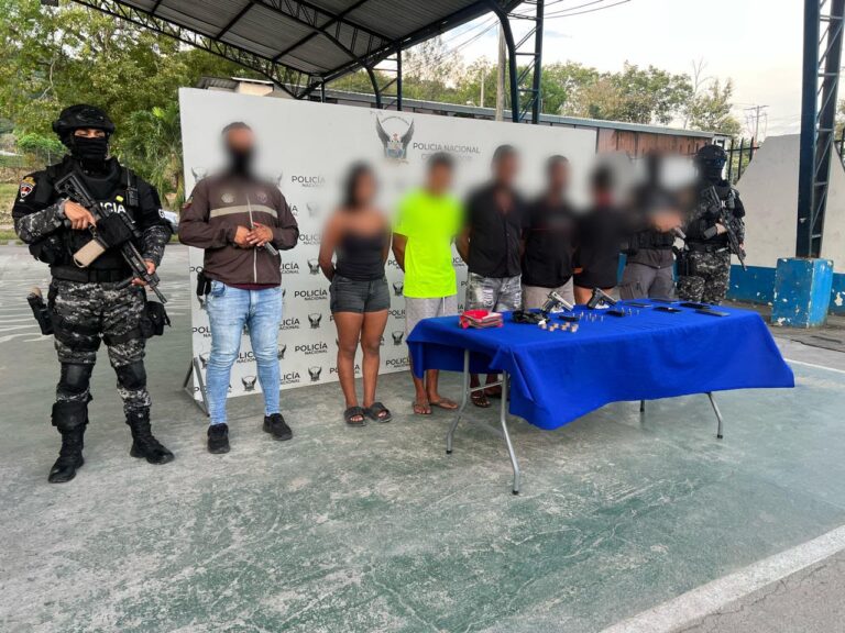 Cinco presuntos integrantes de “Los Lobos” fueron aprehendidos por su presunta vinculación con secuestro exprés y extorsión en Esmeraldas