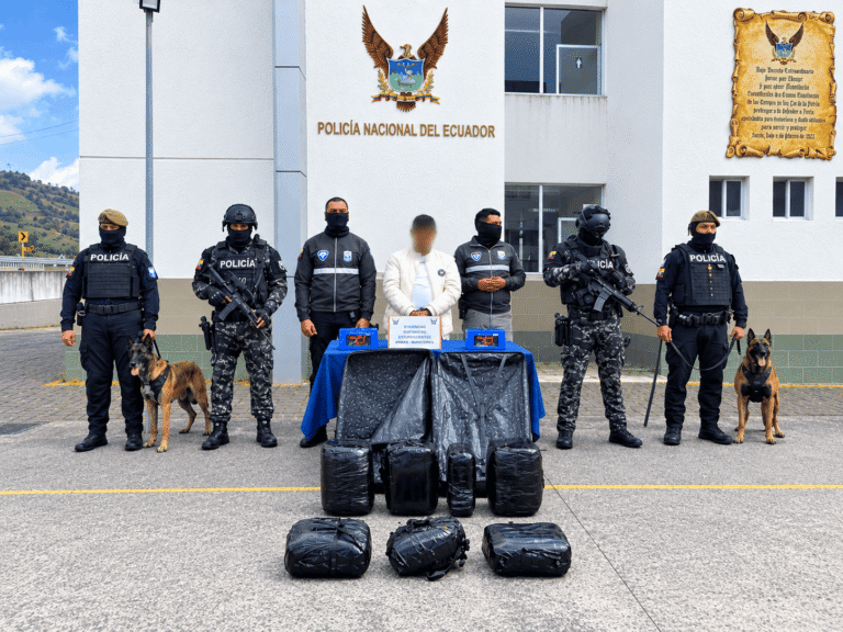 Aprehendimos a un ciudadano con 25 kilos de sustancias sujetas a fiscalización en Carchi