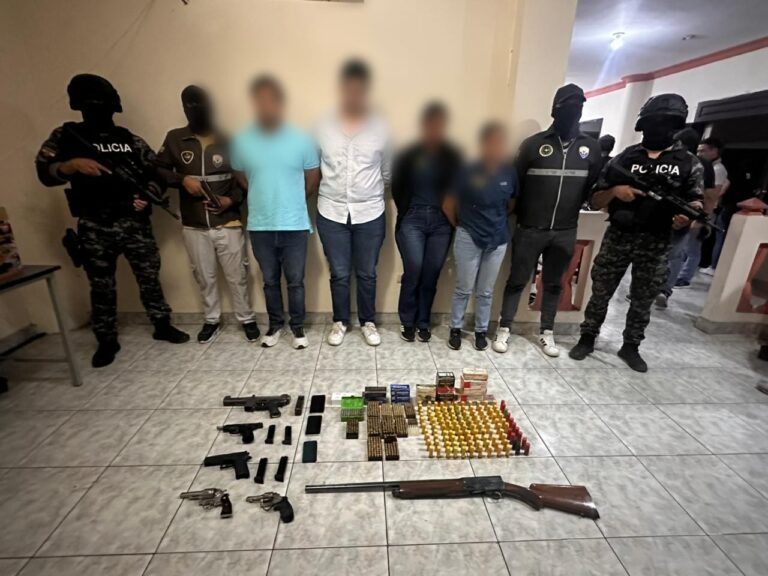 Seis personas aprehendidas en operativo contra organización vinculada a “Choneros” en Babahoyo   