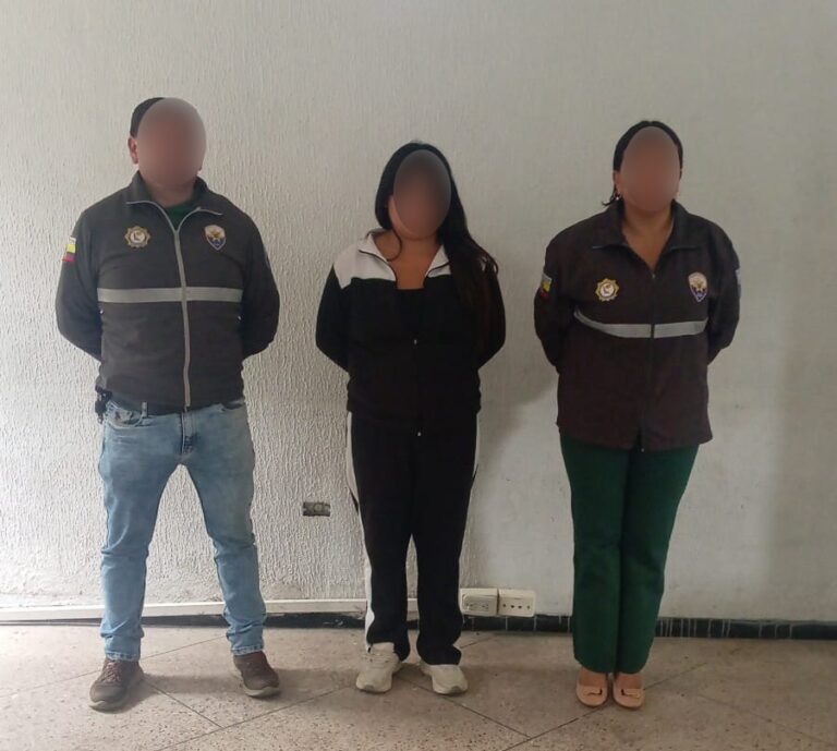 Policía Judicial recupera vehículo reportado como robado y aprehende a una ciudadana en Ambato