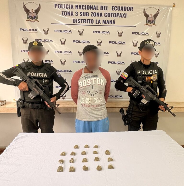 Policía Nacional aprehendió a dos ciudadanos y recuperó una motocicleta durante el Operativo Apolo 68 en La Maná