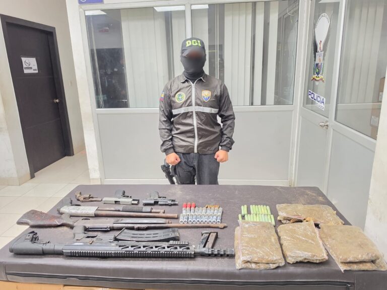 Policía Nacional incauta armas, municiones y droga presuntamente vinculadas a “Los Choneros” en Daule