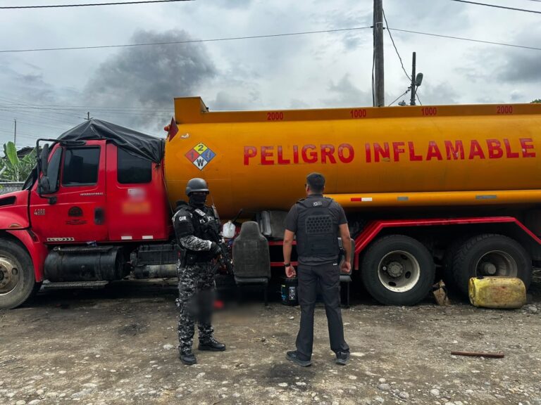 Policía Nacional ejecuta operativo contra el delito hidrocarburífero en Esmeraldas