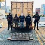 Policía Nacional decomisa más de 357 mil dosis de cocaína ocultos en paneles de contenedor con fruta rumbo a Europa