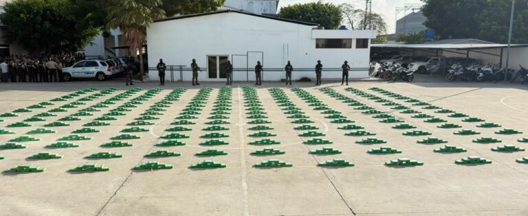 Policía Nacional localiza caleta con más de 1,5 toneladas de cocaína en Manta