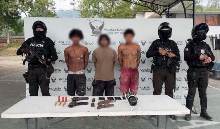 Tres aprehendidos por porte y tenencia de armas de fuego en Esmeraldas