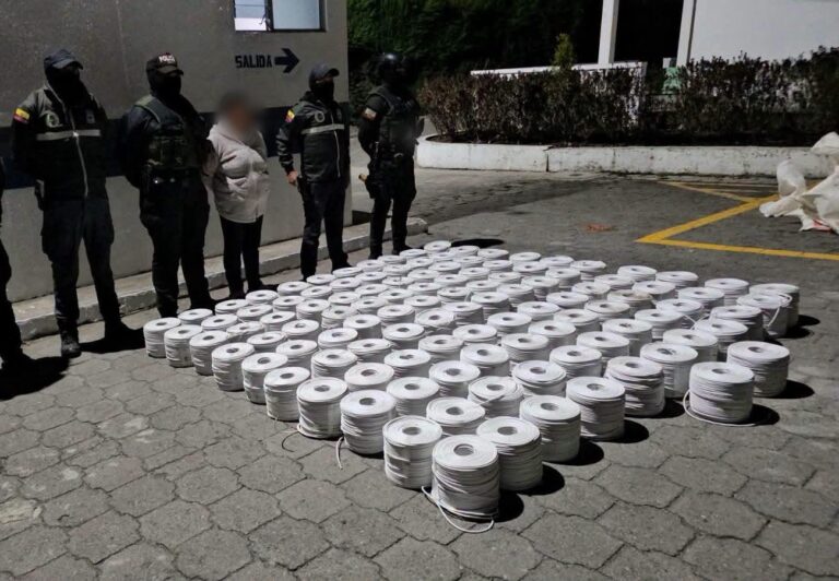 Intervención policial permitió localizar 112 rollos de cordón detonante durante el operativo “Cero Impunidad” en Tulcán, Carchi