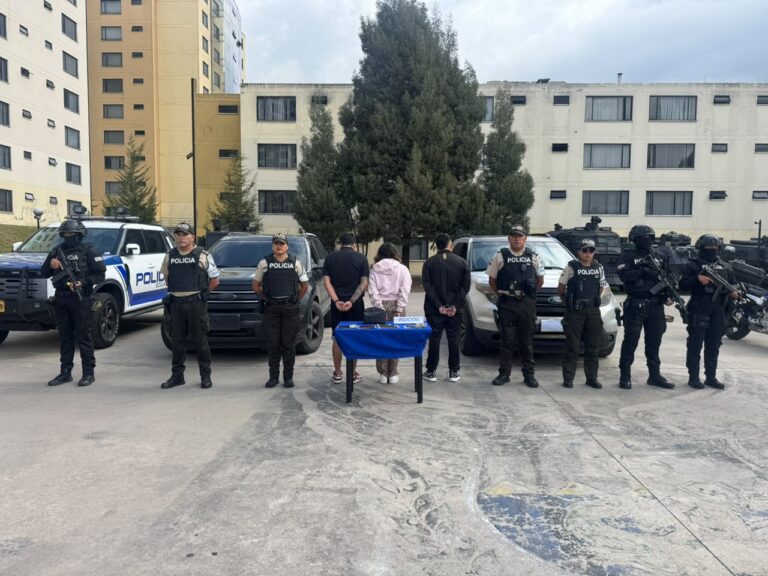 Operativo en Quito dejó tres personas aprehendidas y un vehículo recuperado