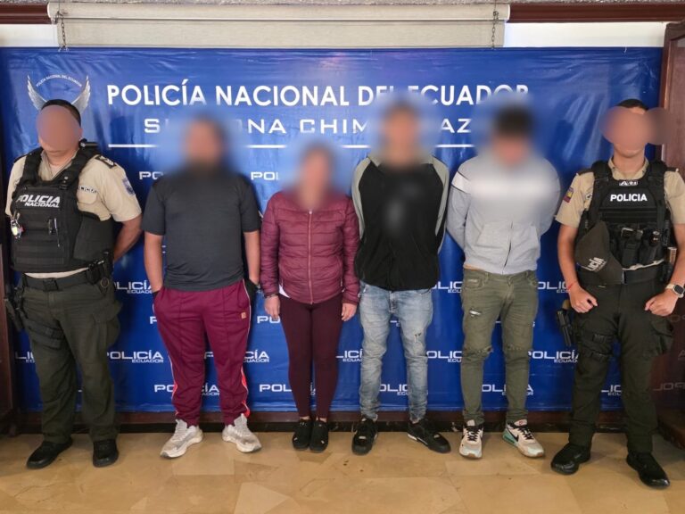 Policía Nacional aprehende a cuatro ciudadanos durante operativo de control en Riobamba