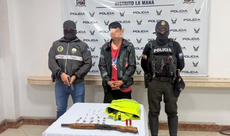 «Apolo 88» deja cuatro aprehendidos, un arma de fuego y una retroexcavadora recuperada en La Maná