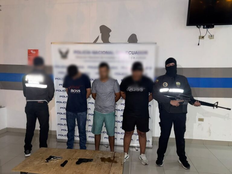Policía Nacional afecta al GAO «Lobos» en Guayaquil tres aprehendidos y dos armas de fuego decomisadas