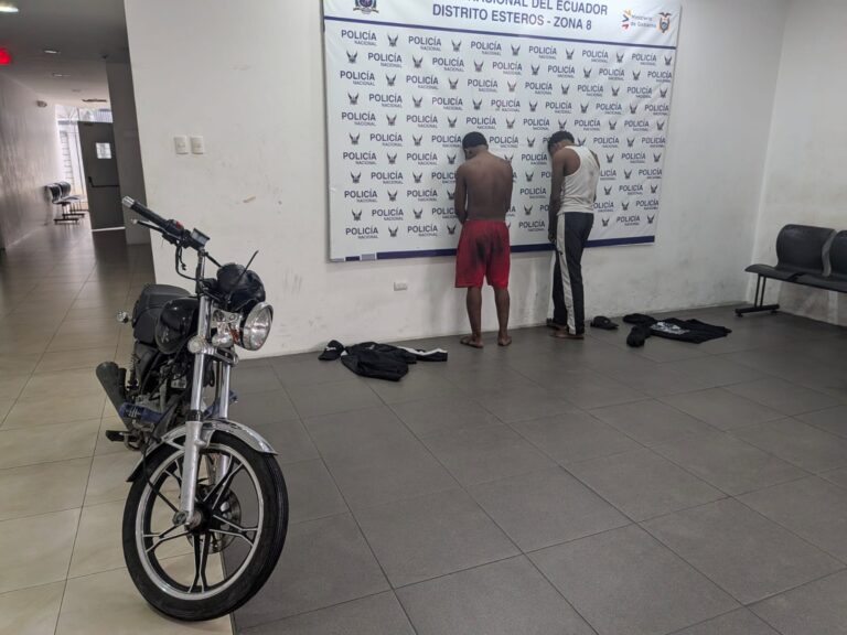 Policía Nacional captura a dos antisociales tras intensa persecución y cruce de fuego en Guayaquil