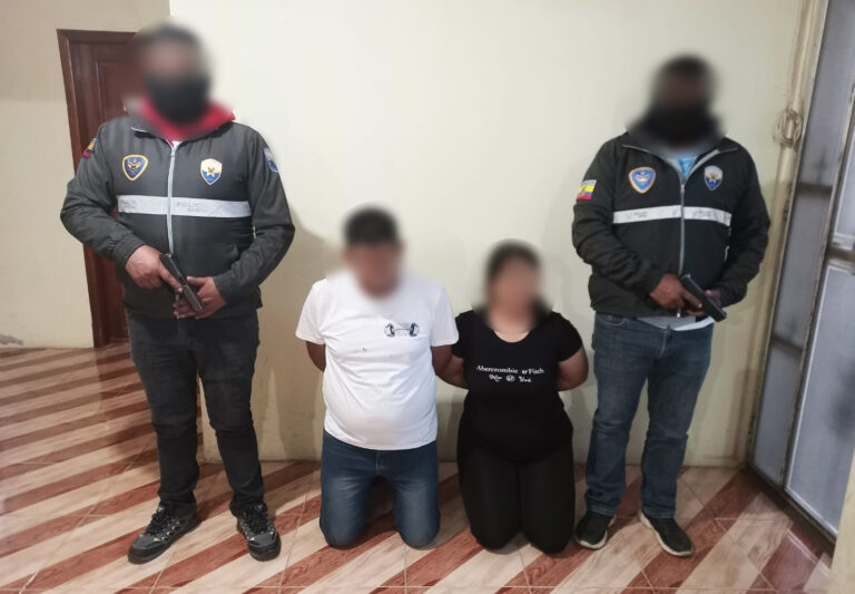 Policía Nacional aprehende a dos personas por tráfico de sustancias ilícitas en Latacunga