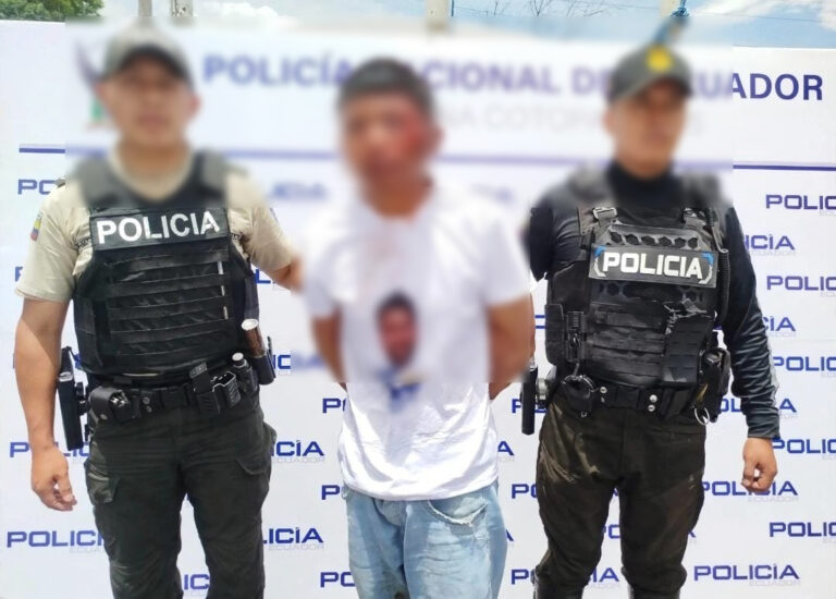 Policía Nacional aprehende a presunto implicado en el robo de un vehículo y recupera automotor en Cotopaxi