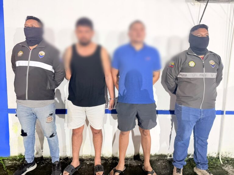 Dos aprehendidos por presunta falsificación de documentos y tráfico de cocaína en Santo Domingo