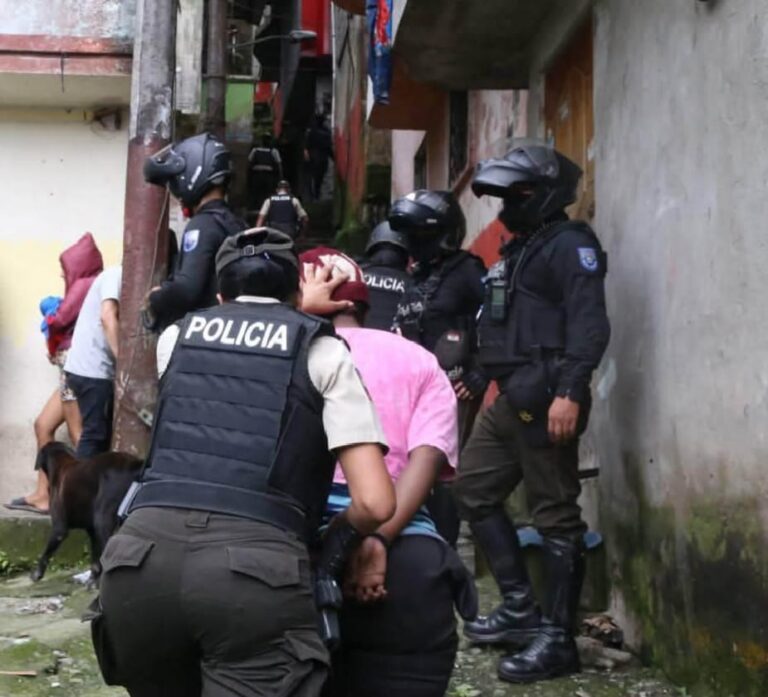 Operativo “Pandora” frena el delito en Santo Domingo: 6 detenidos, locales clausurados y mas de 2.000 artículos decomisados