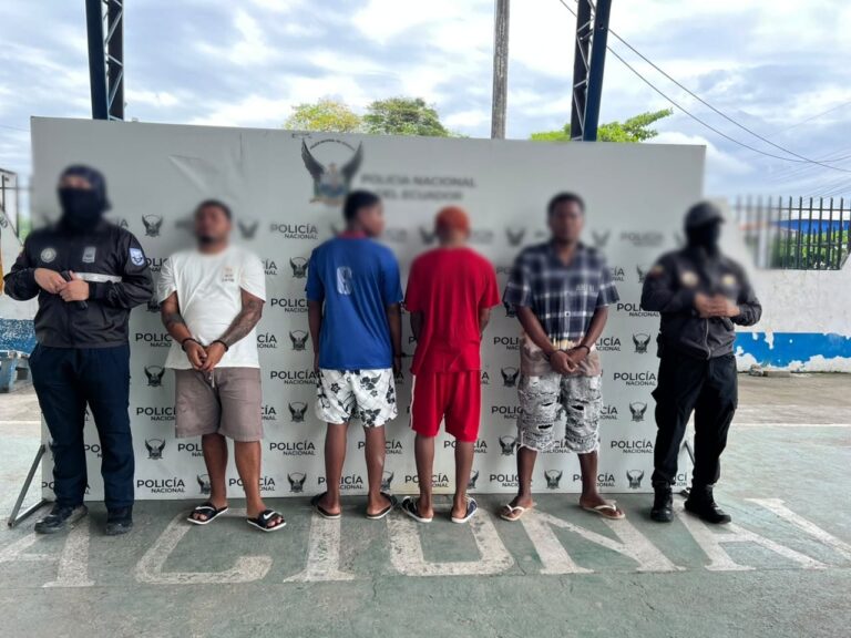 POLICÍA NACIONAL APREHENDIÓ A CUATRO PRESUNTOS IMPLICADOS EN LA MUERTE VIOLENTA DE DOS HERMANOS EN ESMERALDAS