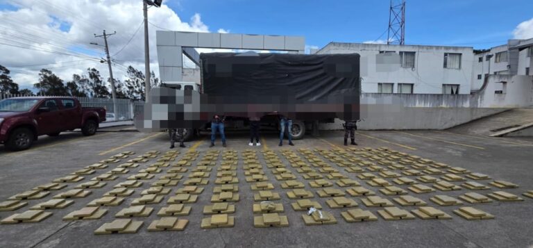 Policía Nacional incautó más de 476 Kilogramos de marihuana ocultos en un Camión en Tulcán